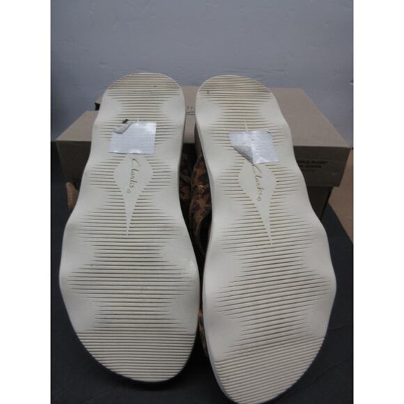 Used Clarks Brynn Madi Flat - Leopard Print Leather, Size 5.5 Medium for Women - Picture 3 of 5